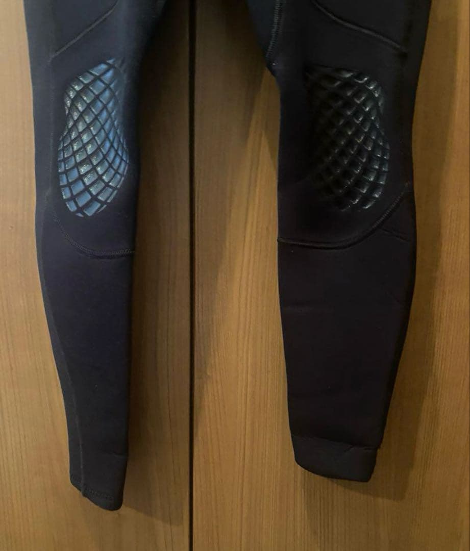 「極美品」 QUIKSILVER シーガル ブラック 半袖