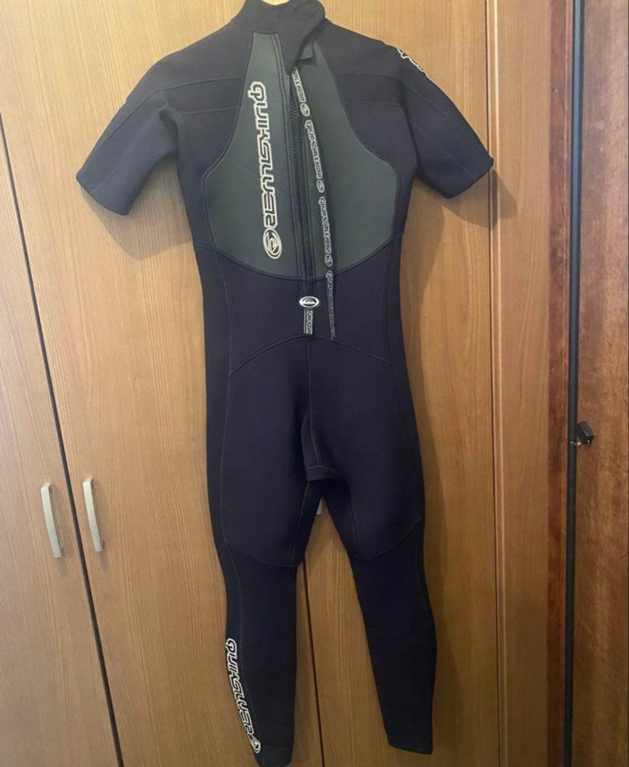 「極美品」 QUIKSILVER シーガル ブラック 半袖