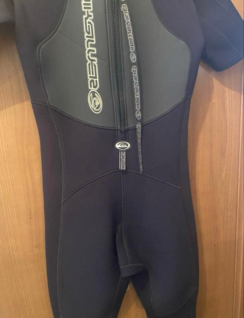 「極美品」 QUIKSILVER シーガル ブラック 半袖