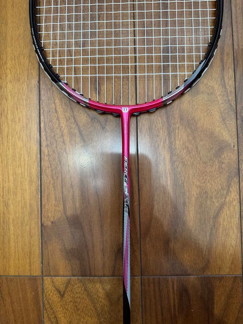 Wilson バドミントンラケット 黒とピンク