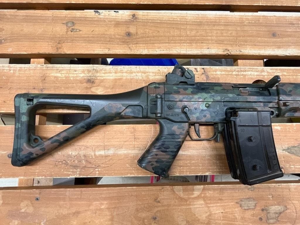 東京マルイ 電子制御可変バーストシステム搭載 電動ガン SIG SG550-1