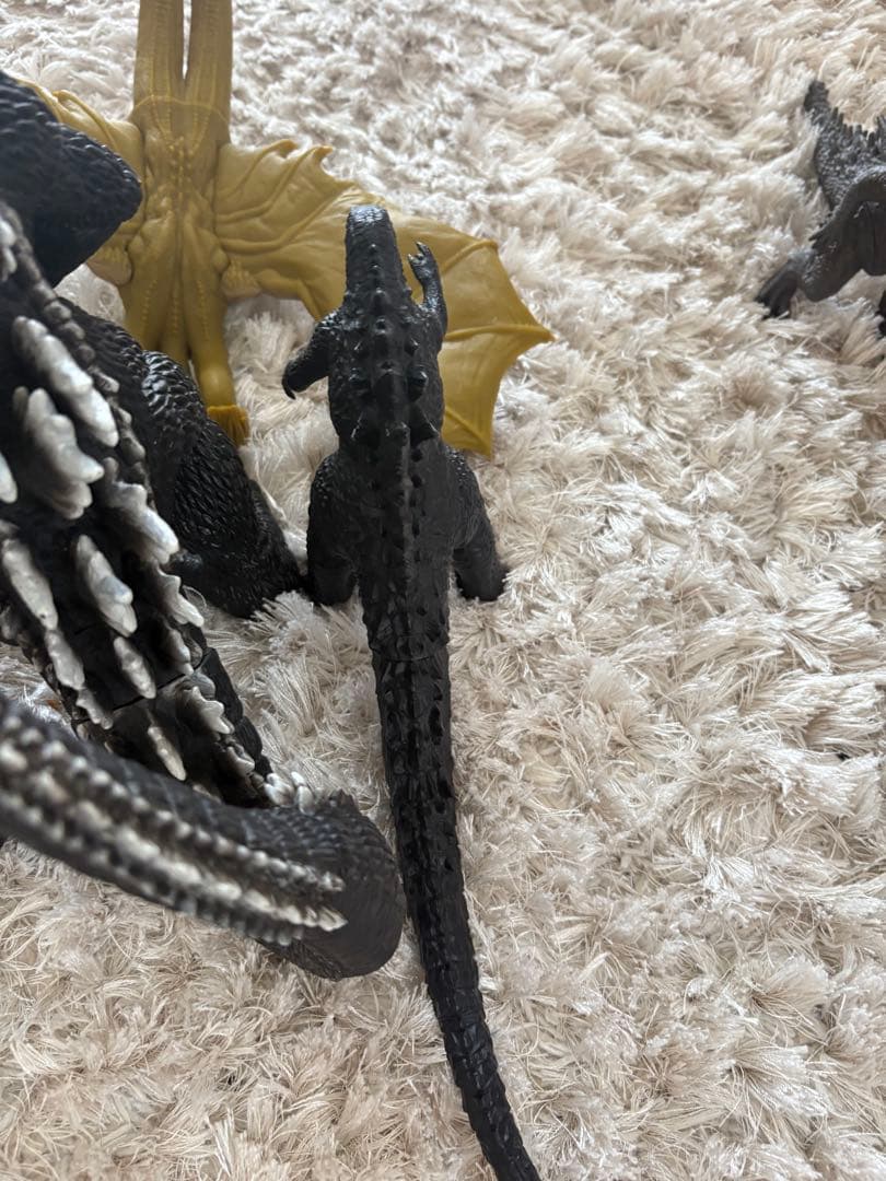 ゴジラ新品3個　➕　中古品