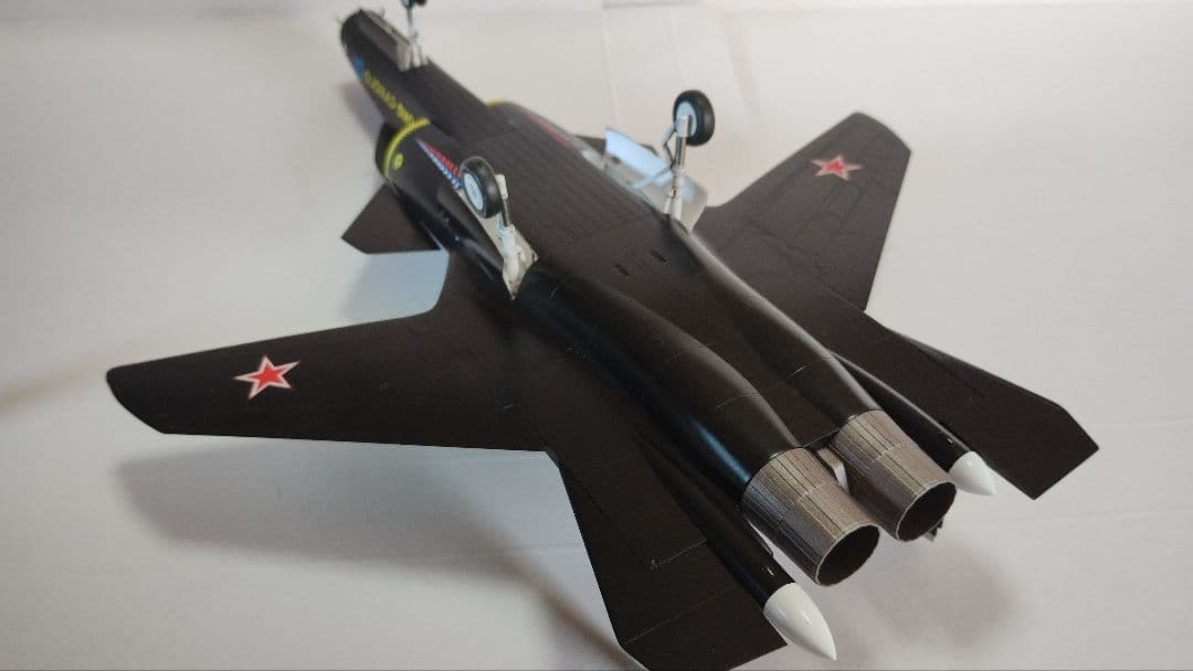 プラモデル完成機　1/72　Su-47ベルクート