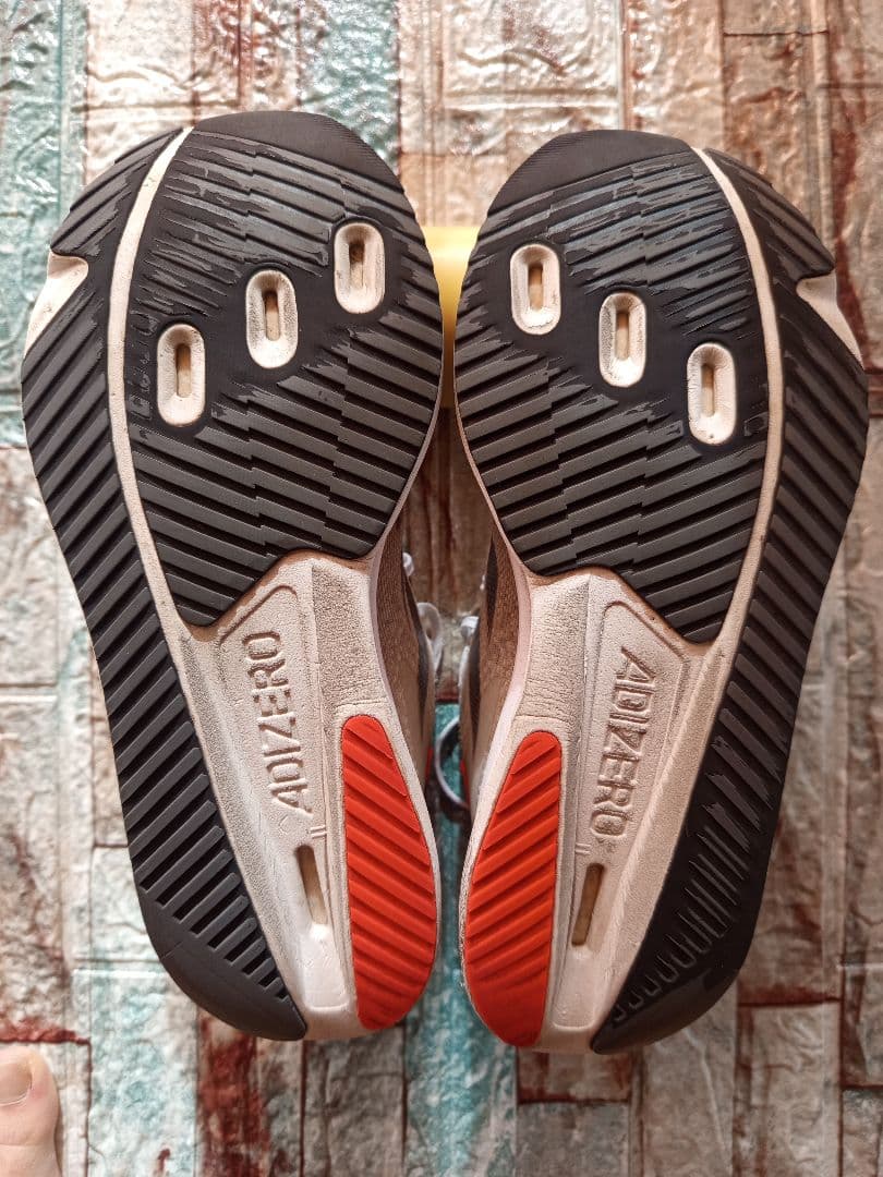 送料還元のため値下げ中！3足セット adidas SL2 adizero