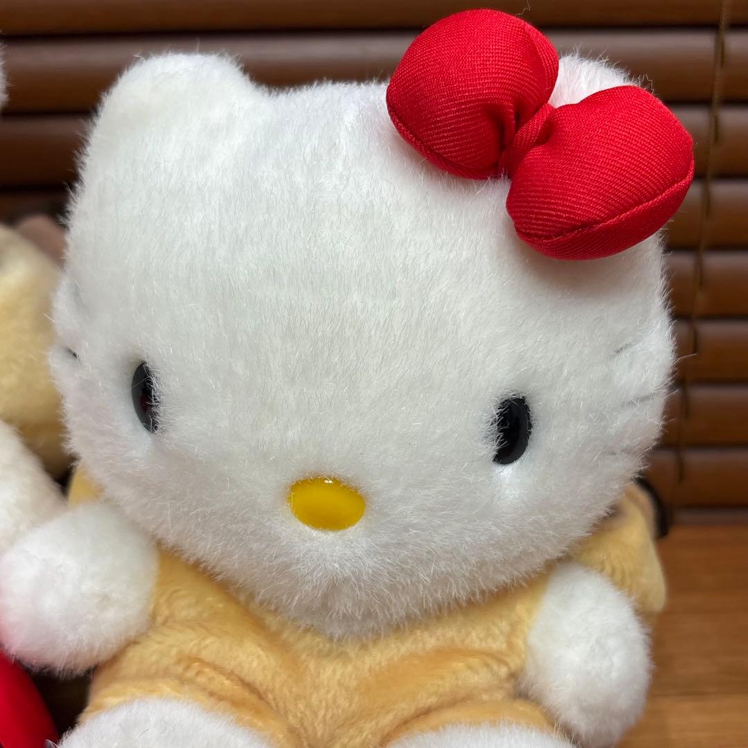 ハローキティ　ぬいぐるみ　2つ