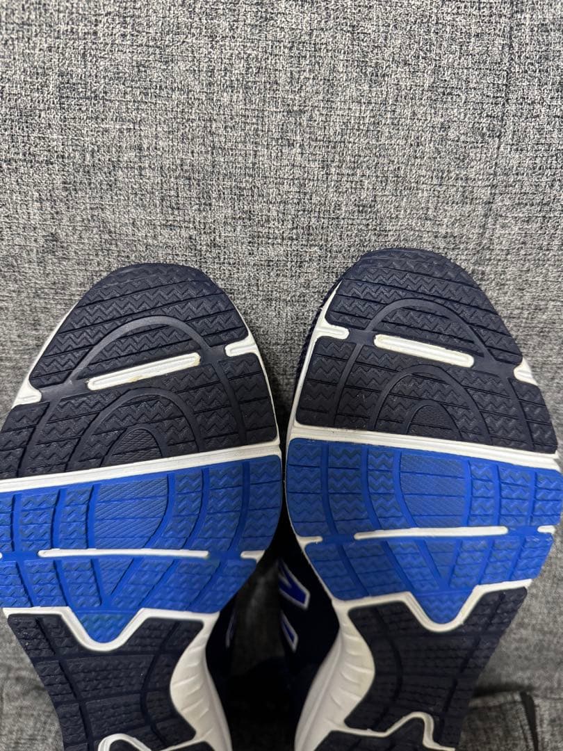 【ほぼ新品】ニューバランス　ランニングシューズ