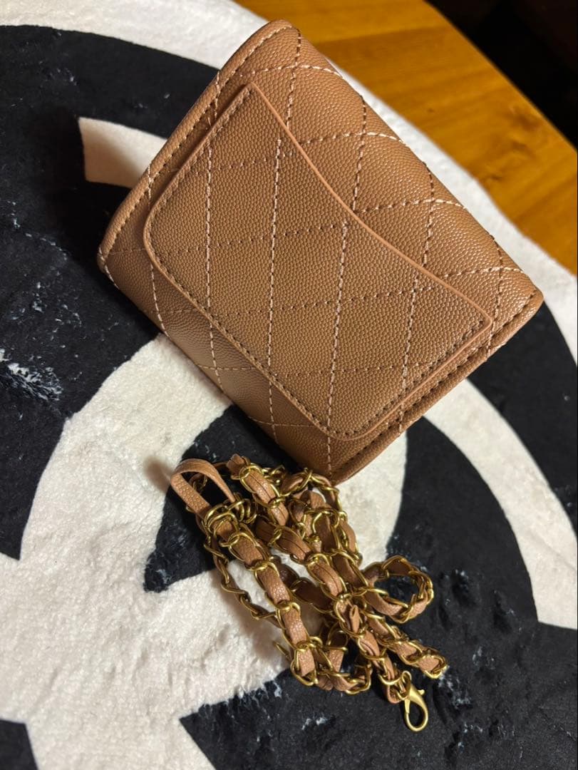 CHANEL ベージュ チェーンウォレット