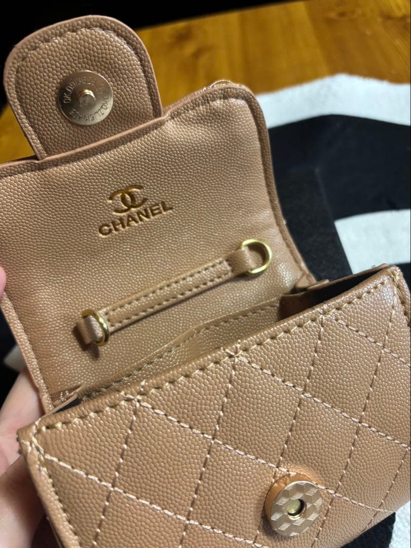 CHANEL ベージュ チェーンウォレット