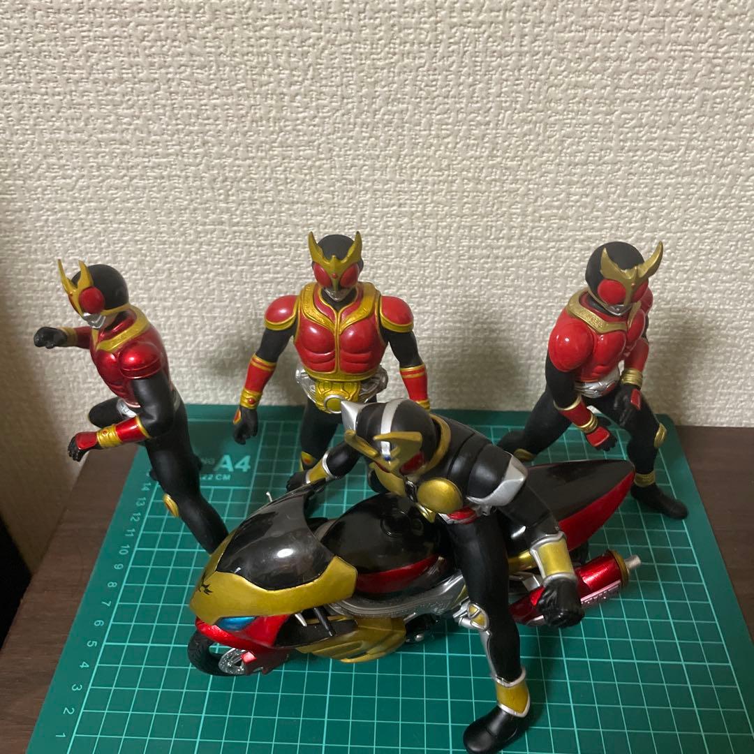仮面ライダークウガ祭り！4体とマシントルネイダーセット！