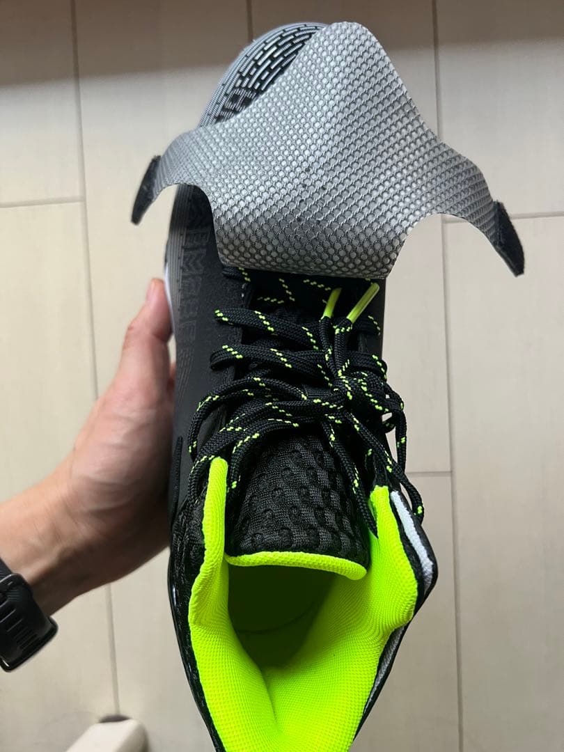 UA Highlight ハンマー フットボールシューズ