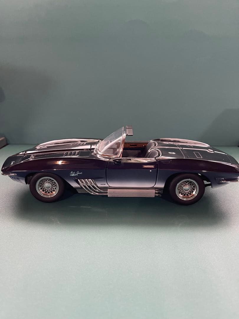 オートアート　コルベット 1961マコシャーク　1/18 約26cm