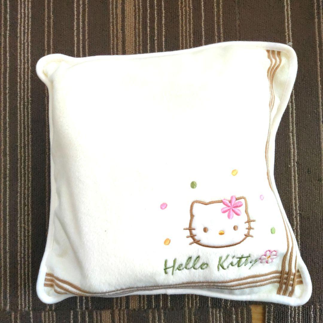 キティちゃん　サンリオ　フリース　ひざ掛け 　ケース付き