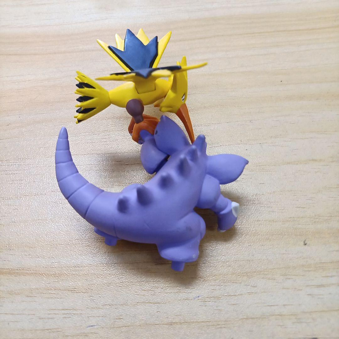 ポケモンフィギュア　ニドキングVSサンダー