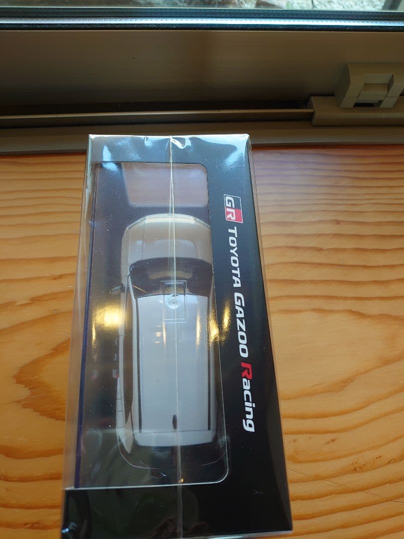 【2台】新型RAV4 GRスポーツ ホワイト／ブラックレッド　／　カラーサンプル