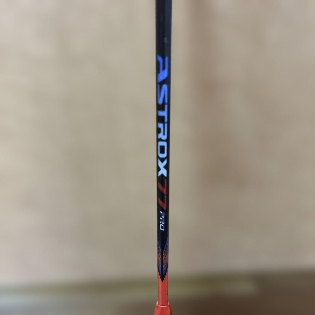 バドミントン【ジャンク品】アストロクス77Pro ヨネックス　4UG5