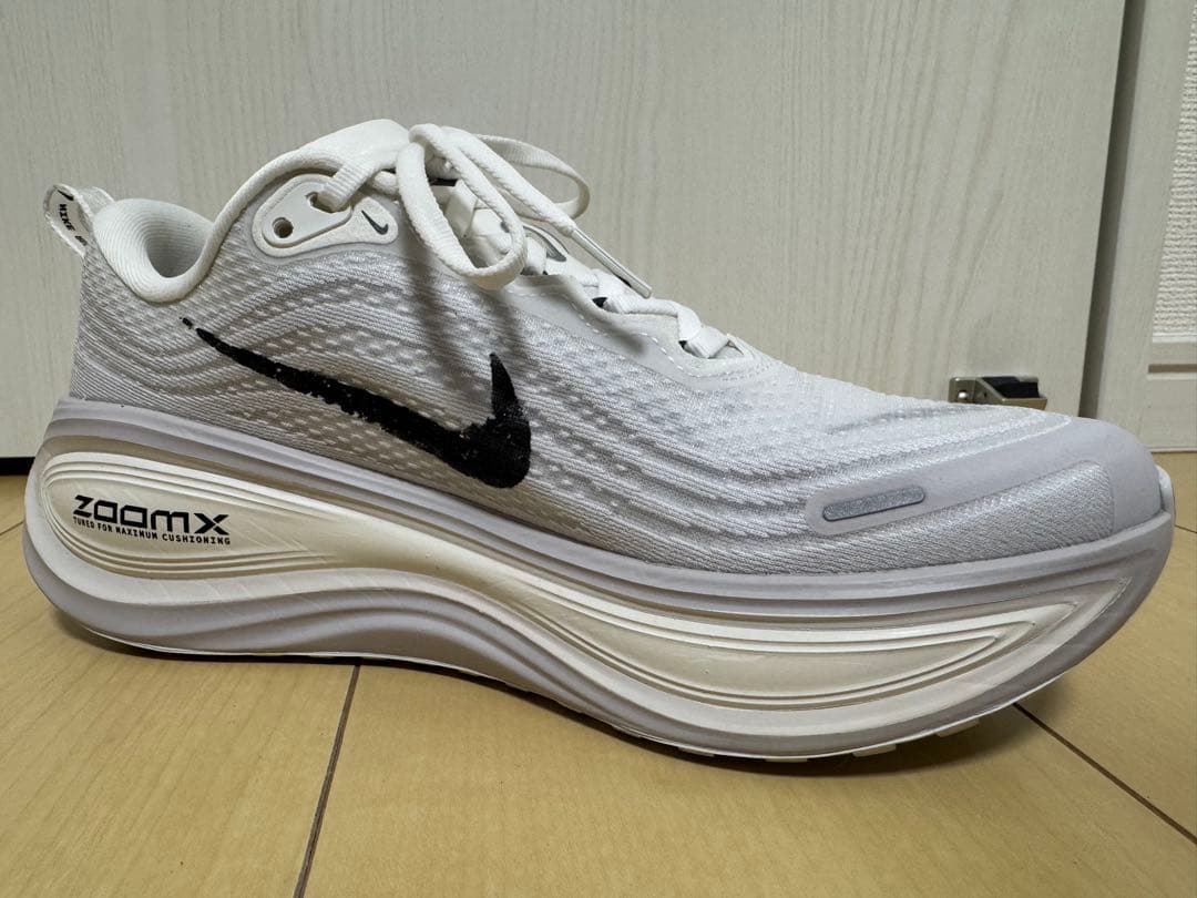 ナイキ　ボメロプラス　25.５センチ