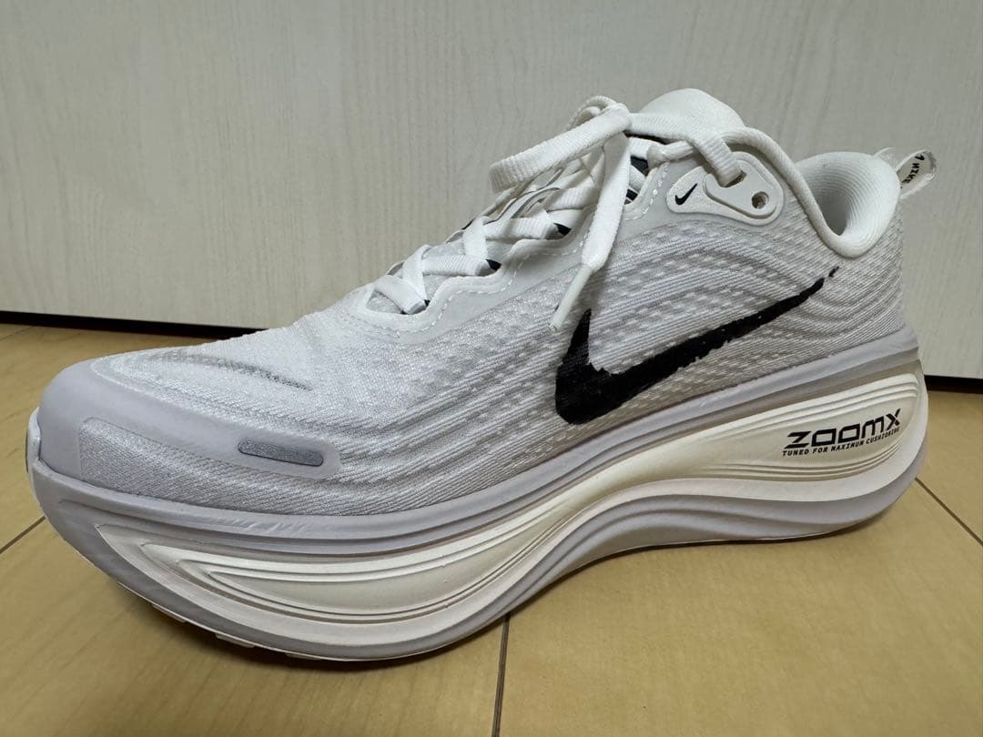 ナイキ　ボメロプラス　25.５センチ