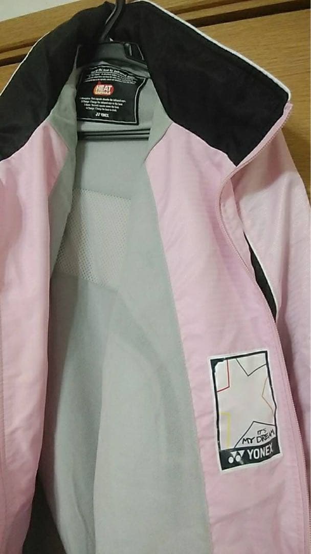 ヨネックス(YONEX)ウインドブレーカー (フード付き襟収納)&パンツ