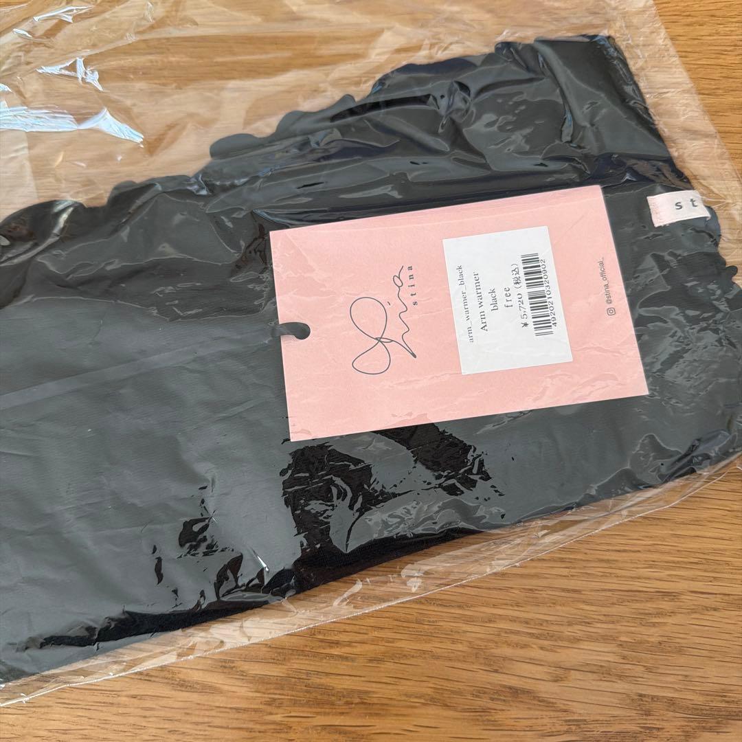 新品　Stina スティナ　Arm warmer / black メロウ