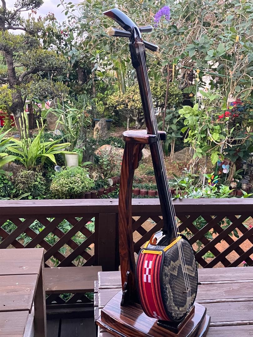 沖縄三線フィリピンエーマ￼(上質カミゲン黒木)与那城型本皮一枚張りスンチ塗の出品