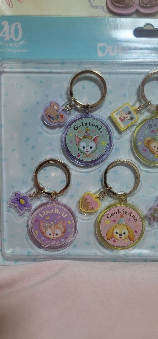 新品未開封　ディズニー　ダッフィーフレンズ　ワッペンバッジ　キーチェーン　セット