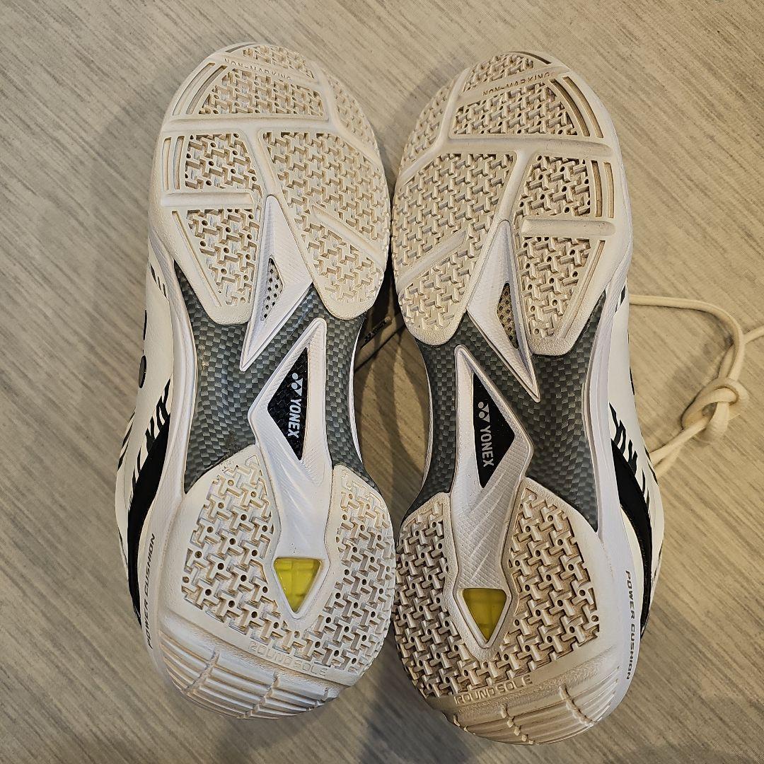 美品 バトミントン YONEX ヨネックス 桃田選手モデル 25.5cm