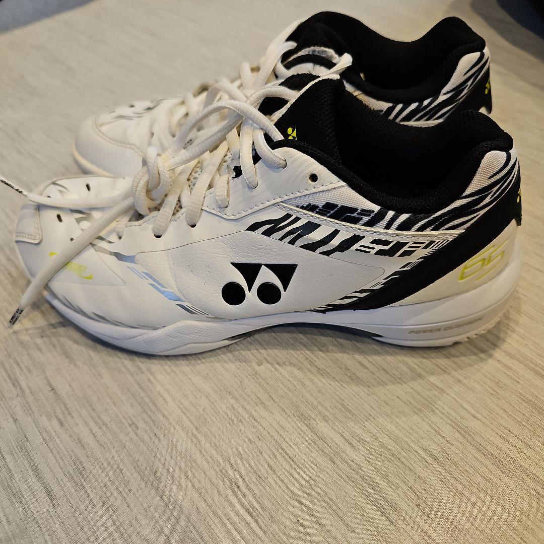 美品 バトミントン YONEX ヨネックス 桃田選手モデル 25.5cm