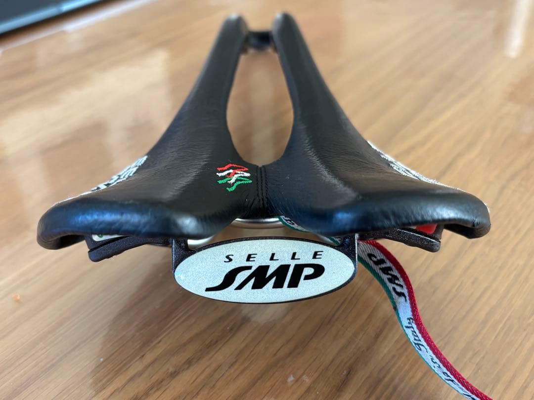Selle SMP compassit サドル