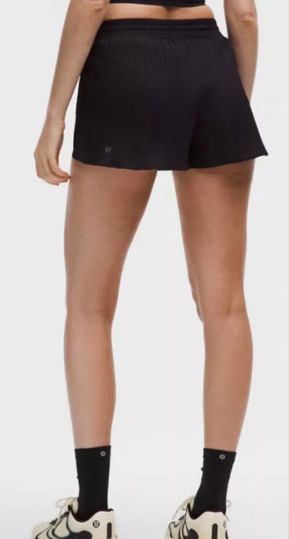 lululemon ショートパンツ　ブラック