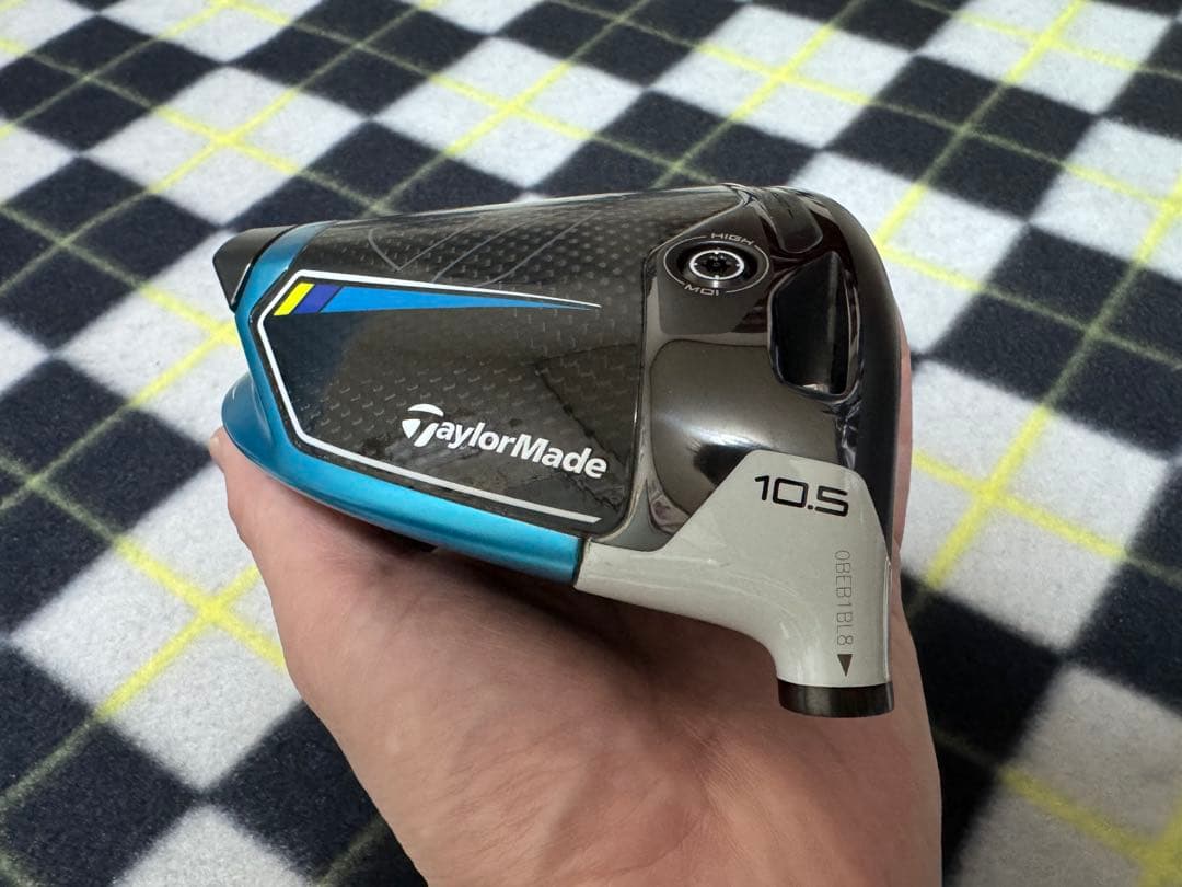 TaylorMade SIM2MAX 10.5° ドライバーヘッドとヘッドカバー