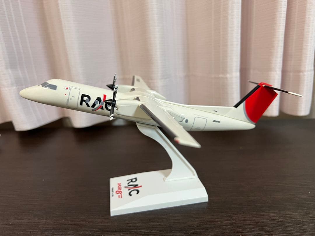 琉球エアーコミューター DASH 8 SERIES 300 模型