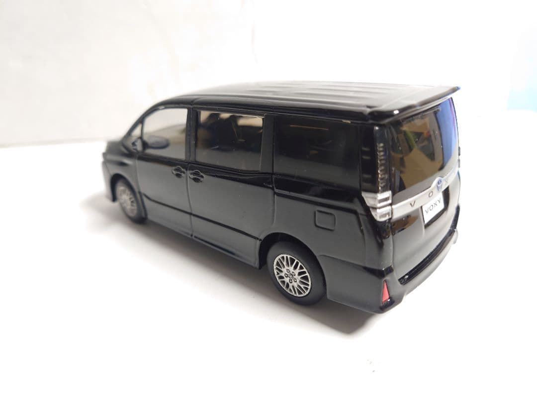 VOXY HYBRID 1/30 ミニカー 黒 ヴォクシーハイブリッド 非売品
