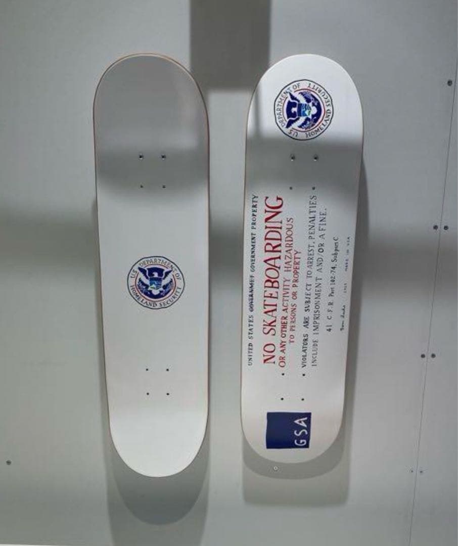 トムサックス No Skateboarding Skateboard Deck