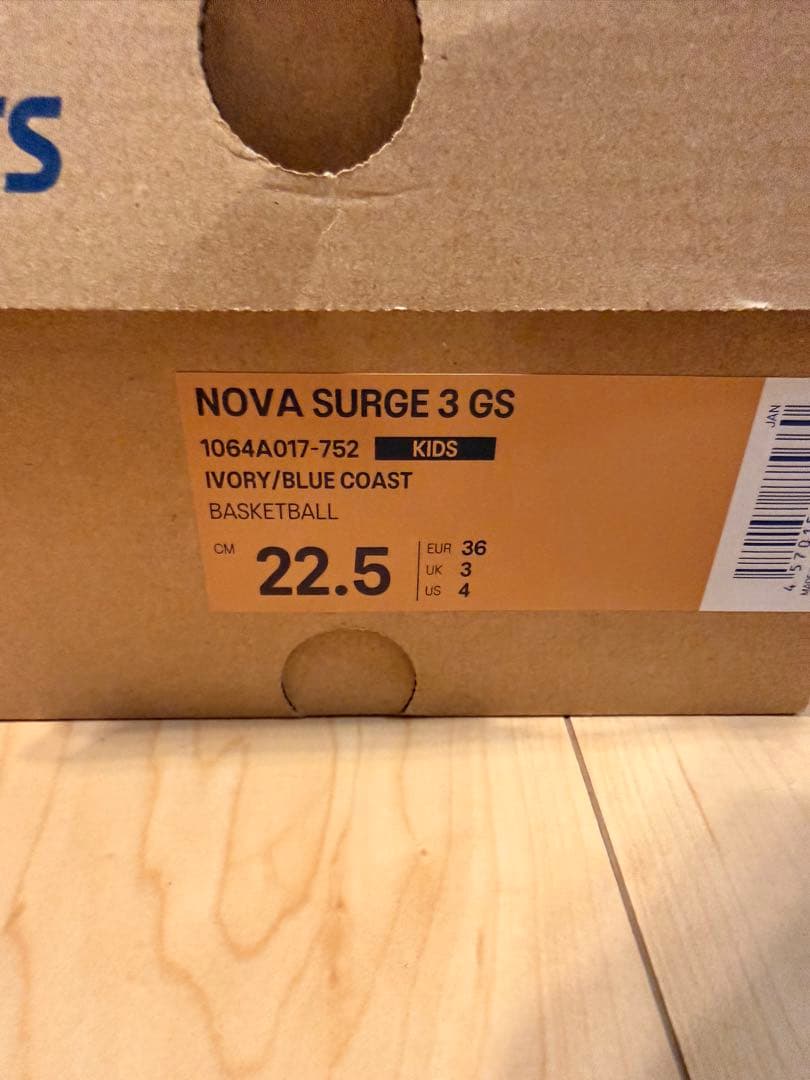 【新品未使用】asics NOVA SURGE 3 GS 22.5cm
