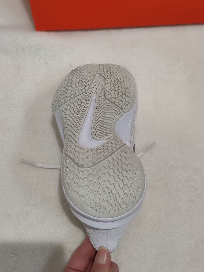 新品　Nike バスケットボールシューズ ホワイト　キッズ　プレシジョン 7