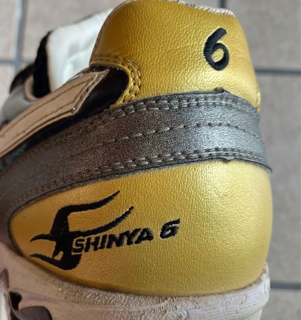 東京ヤクルトスワローズ・宮本慎也選手　使用スパイク(26.5cm)