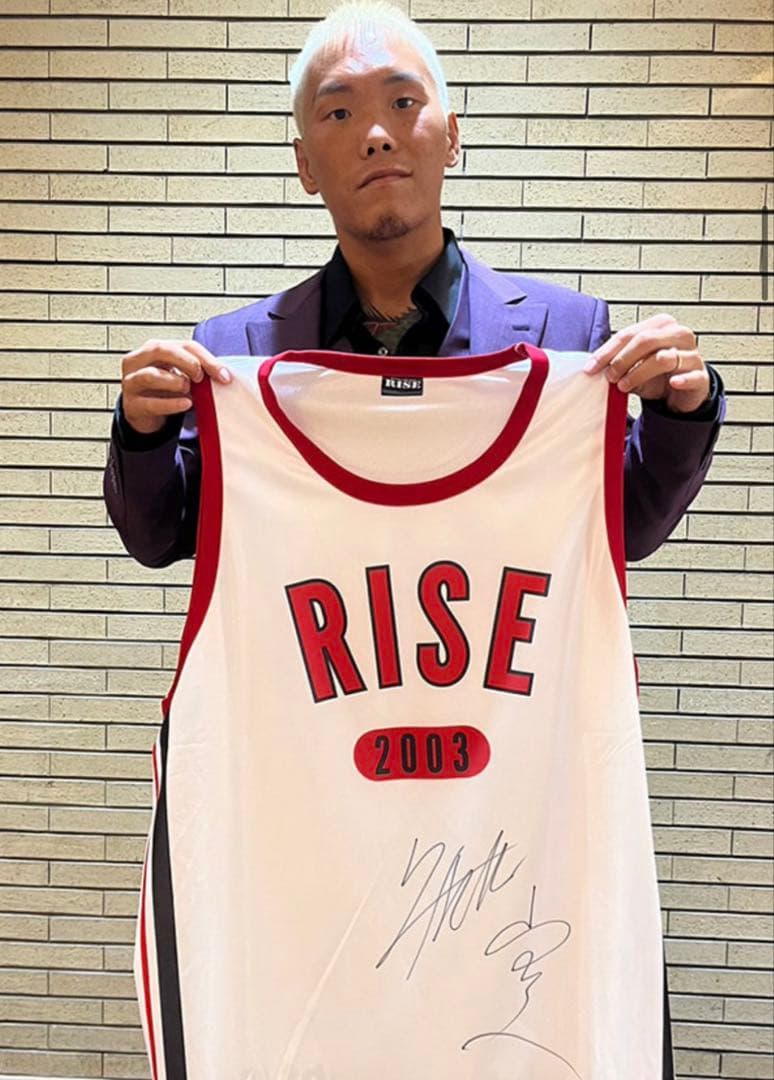 RISE サイン入りタンクトップ