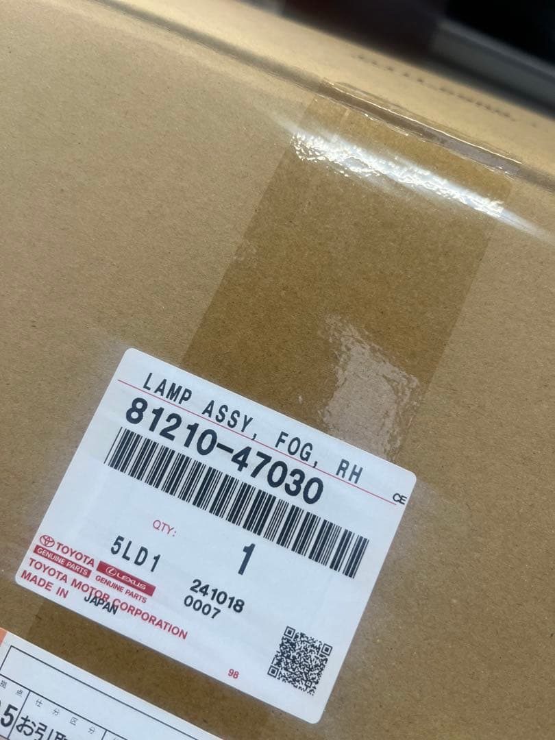 ５０　プリウス　右側　新品　フォグランプ　右側
