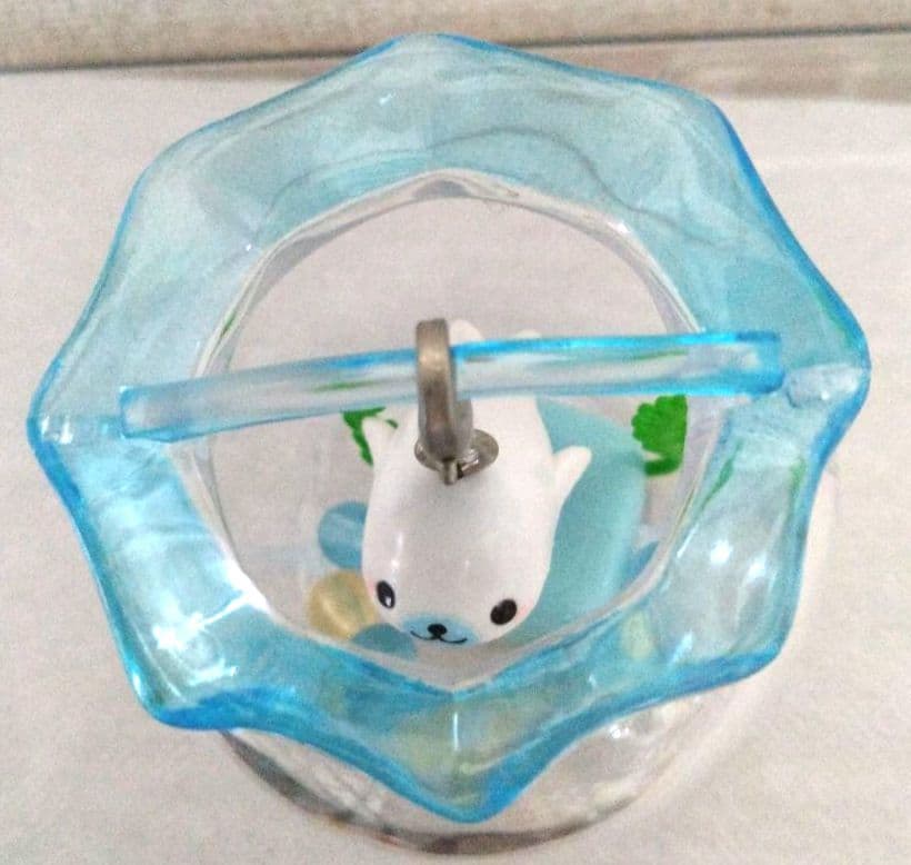 【平成レトロ】水槽で泳ぐまめゴマの置き物