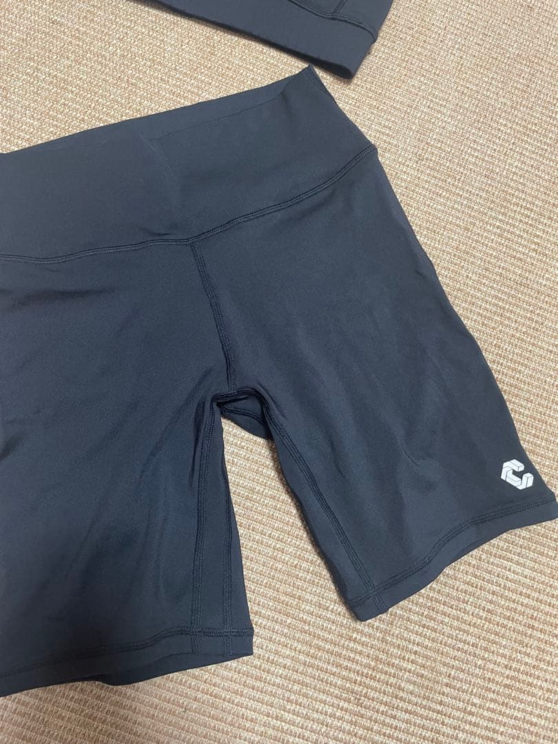 CRONOS スポーツブラとショートパンツセット ブラック