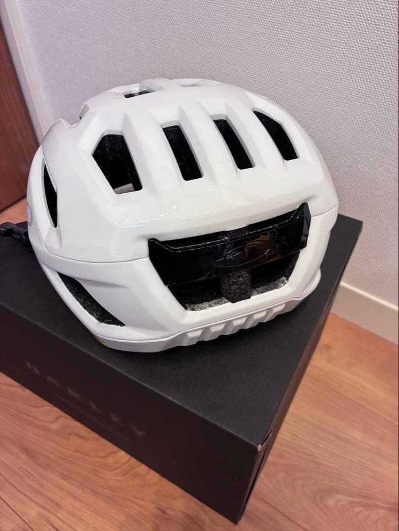 新品　オークリー　ARO3 ENDURANCE - MIPS - ホワイト　M