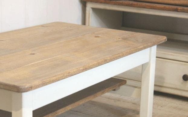 ハンドメイド　シャビーなカントリーローテーブル90　棚板つき