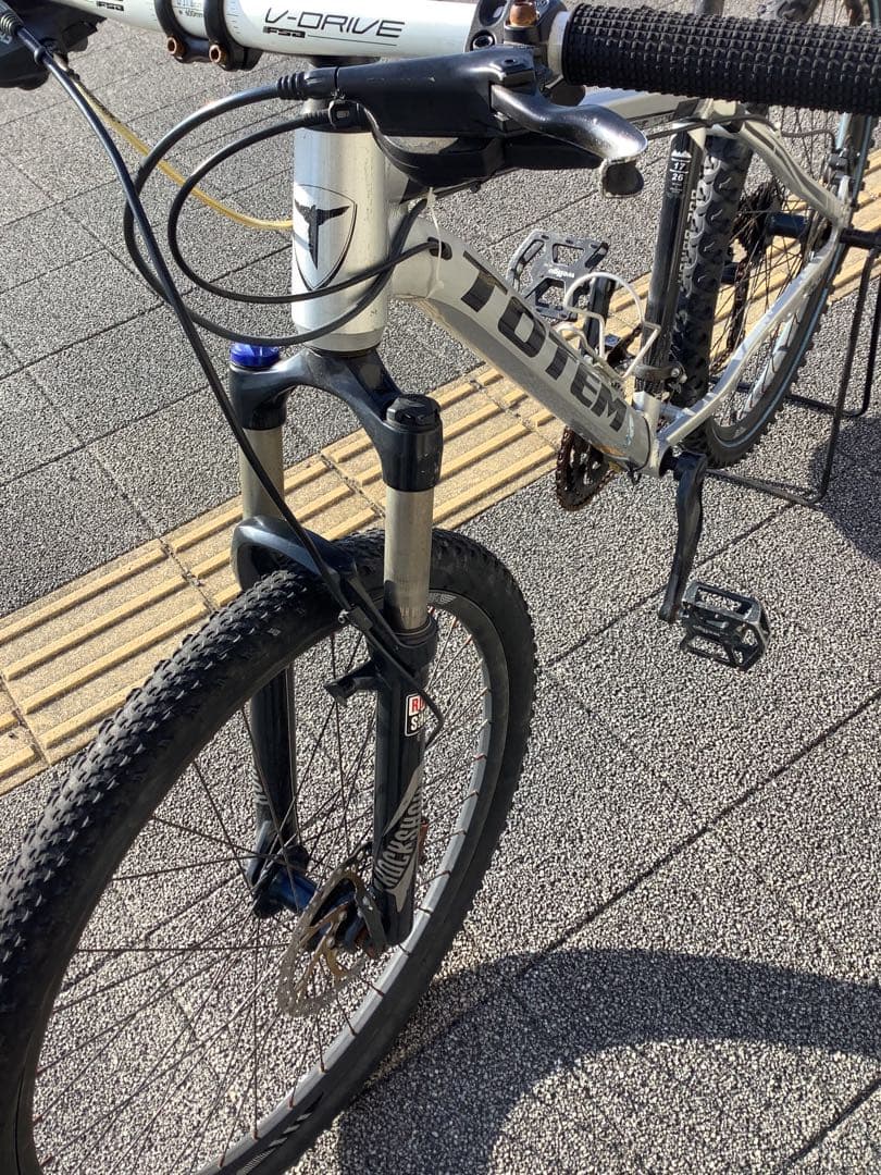 TOTEM マウンテンバイク 26インチ・DISCブレーキ、迫力ある車体