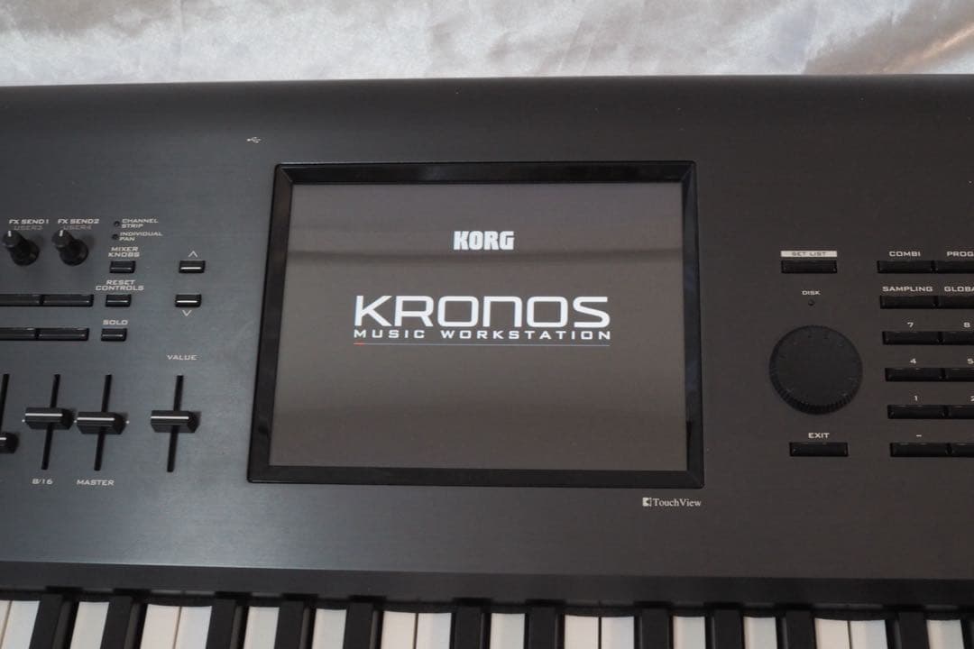 KORG KRONOS X 88　シンセサイザー