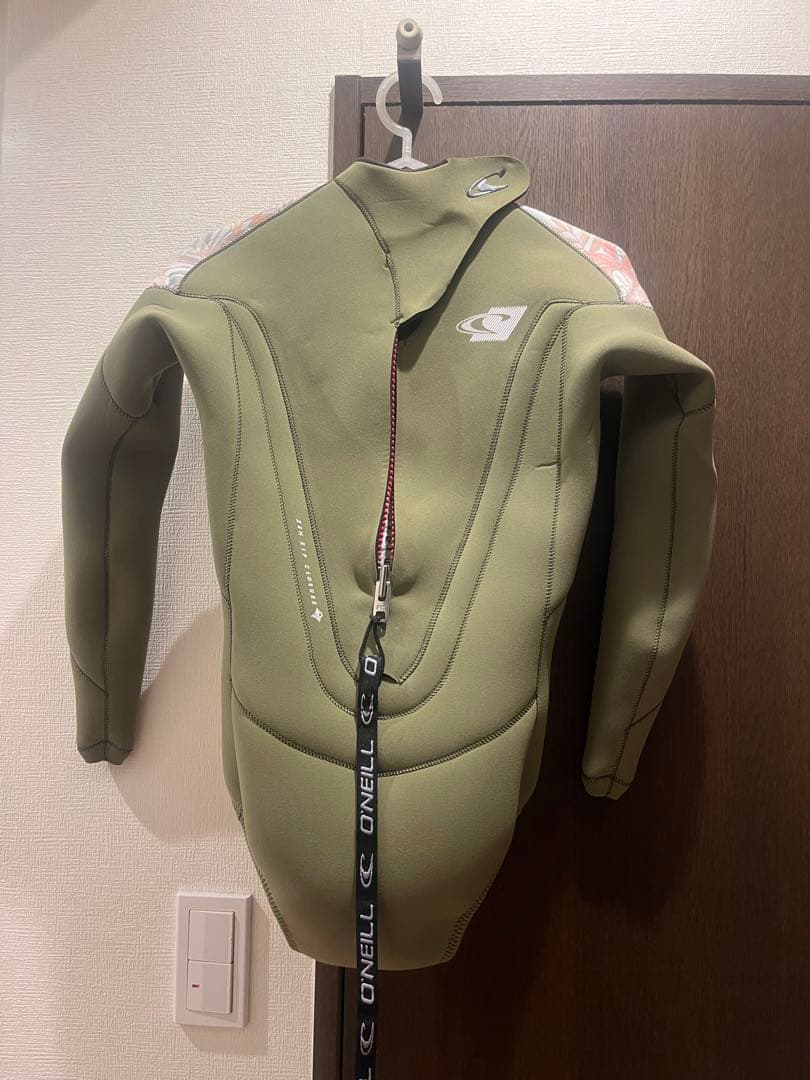 美品‼️O'NEILL レディース　カーキ　ロンスプ L〜XL