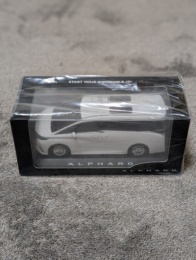 トヨタ40系アルファード　089プラチナホワイトパール　1/30スケール　非売品