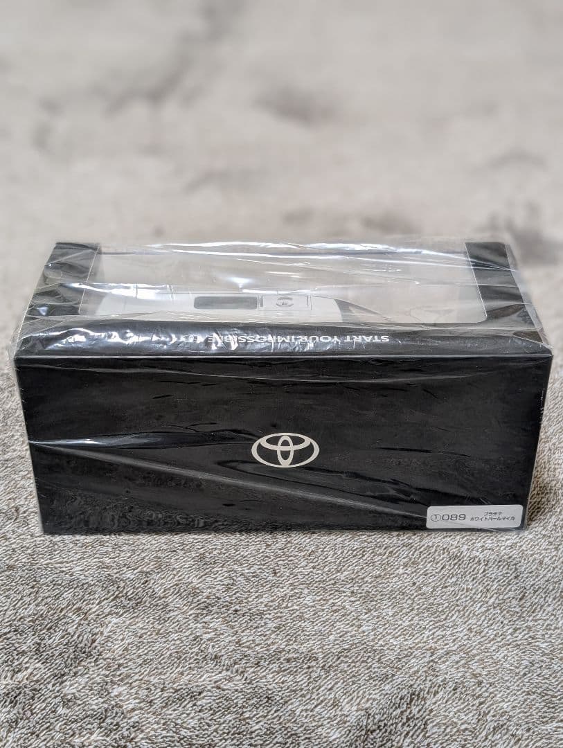トヨタ40系アルファード　089プラチナホワイトパール　1/30スケール　非売品
