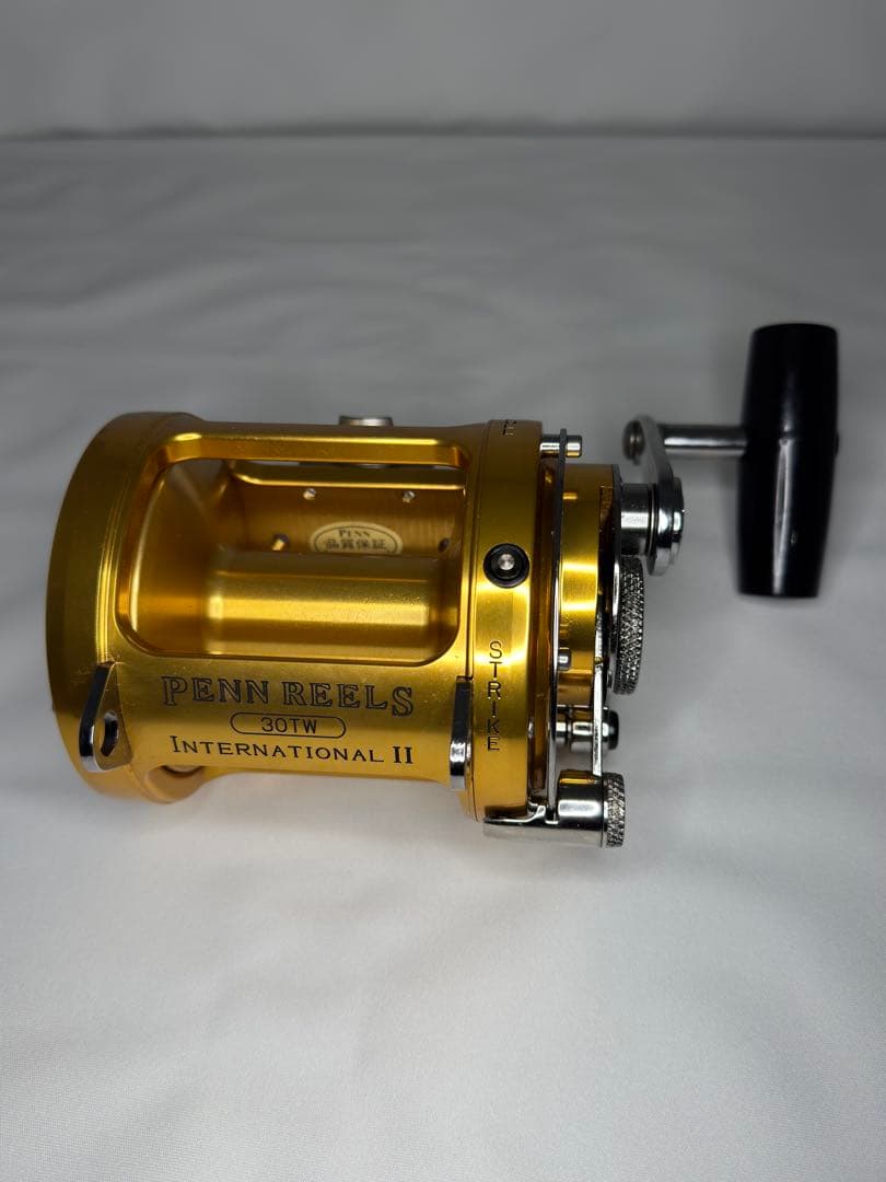 未使用PENN International II 30TWトローリング両軸リール