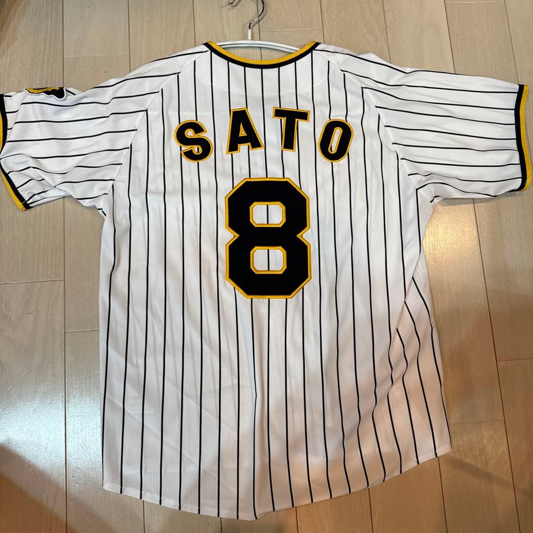 阪神タイガースユニフォーム⭐︎佐藤輝明⭐︎8番 Sサイズ