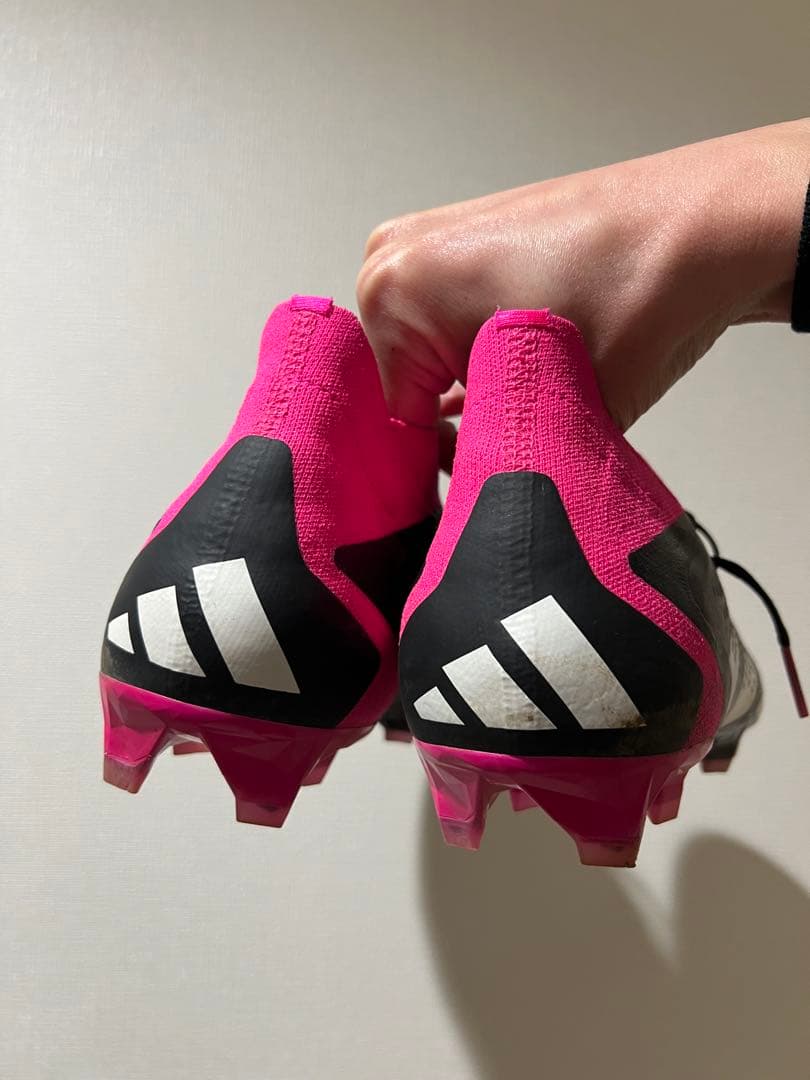 adidas Predator サッカーシューズ 黒/ピンク